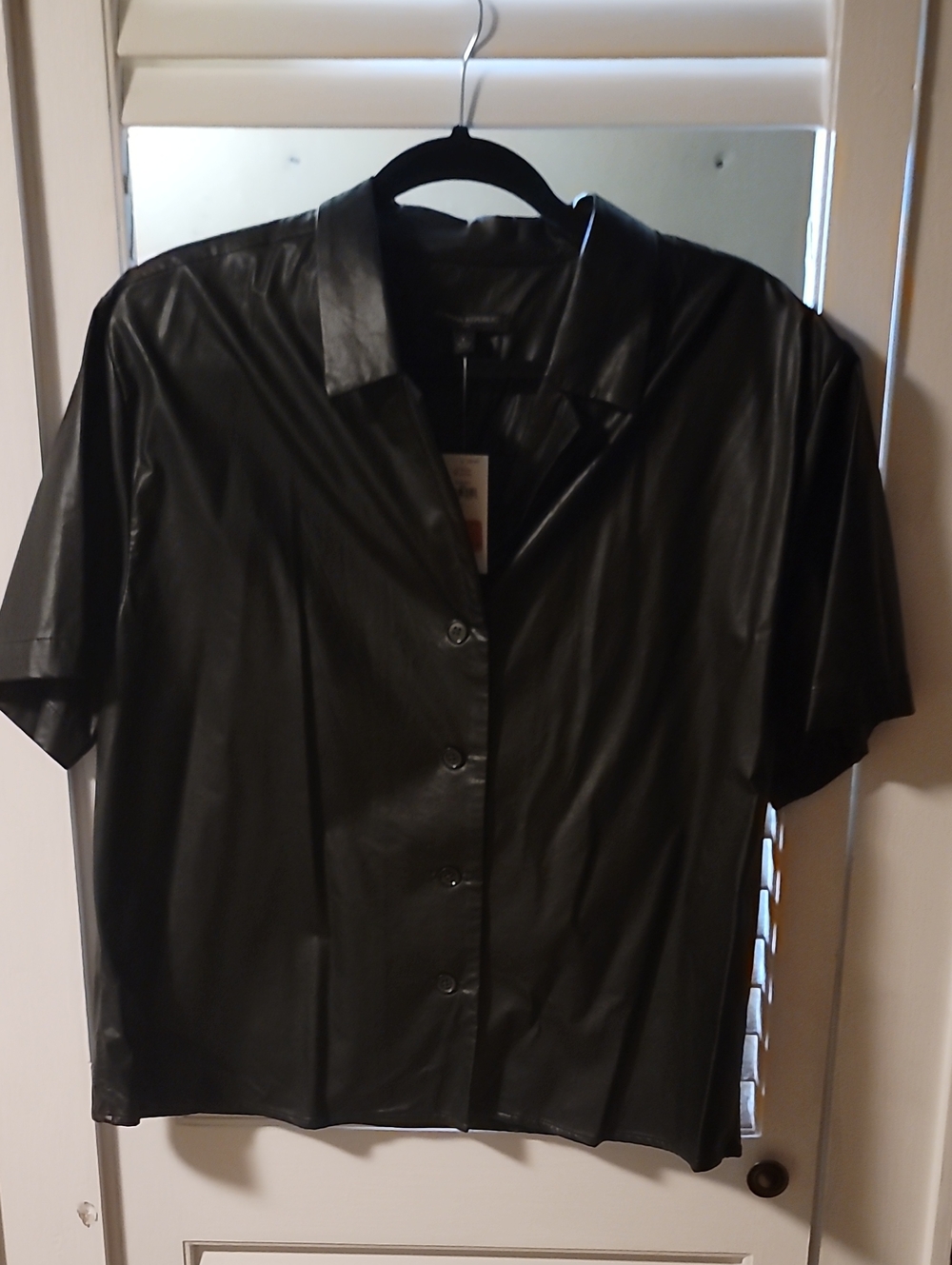 Womens  Black Short-Sleeve Button-Up Shirt